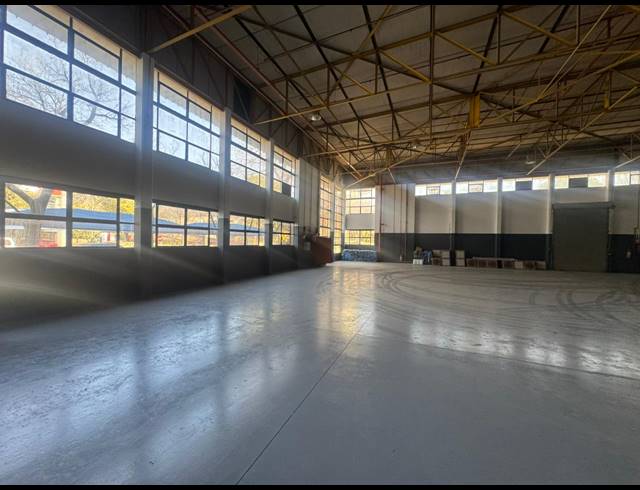 1,271M² WAREHOUSE TO LET IN HERMANSTAD